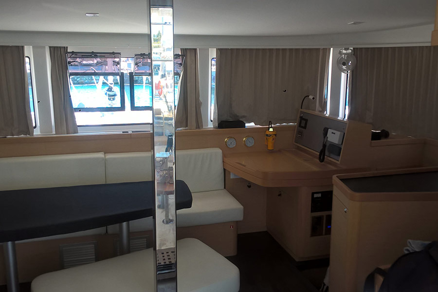 Aeolian Breeze - Lagoon 42