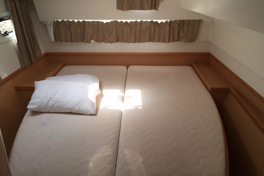 Aeolian Breeze - Lagoon 42