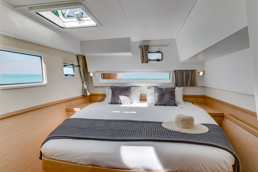 Aeolian Breeze - Lagoon 42