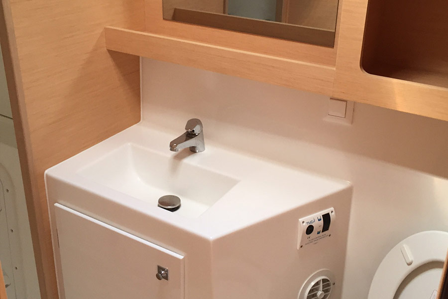 Aeolian Breeze - Lagoon 42